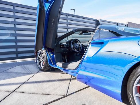 Used 2025 McLaren Artura Spider RWD image 37