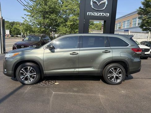 Used 2019 Toyota Highlander Plus AWD/4WD image 5