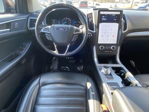 Used 2024 Ford Edge SEL image 9