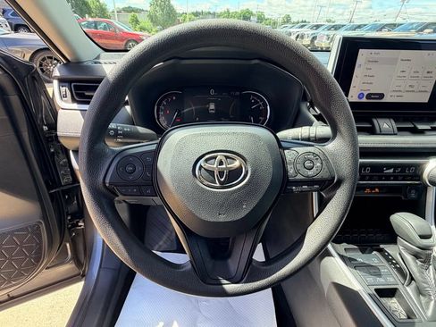 Used 2025 Toyota RAV4 XLE AWD/4WD image 13