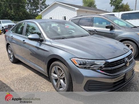 Used 2024 Volkswagen Jetta SE FWD image 1