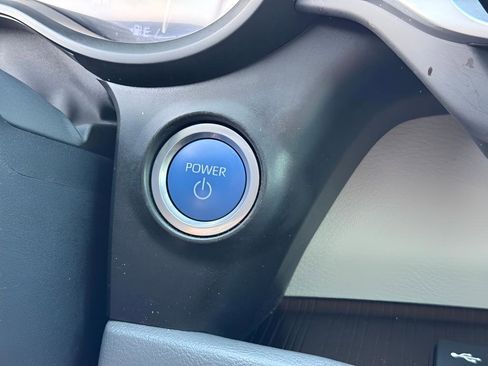 Used 2022 Toyota Sienna XLE w/ XLE Plus Package image 18