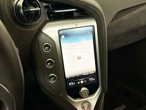 Used 2024 McLaren 750S Spider image 38