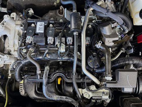 Used 2025 Nissan Kicks SR w/ Interior Electronics Package image 39