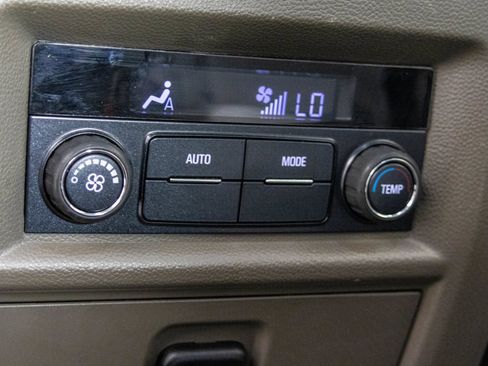 Used 2018 Chevrolet Traverse LT FWD image 42