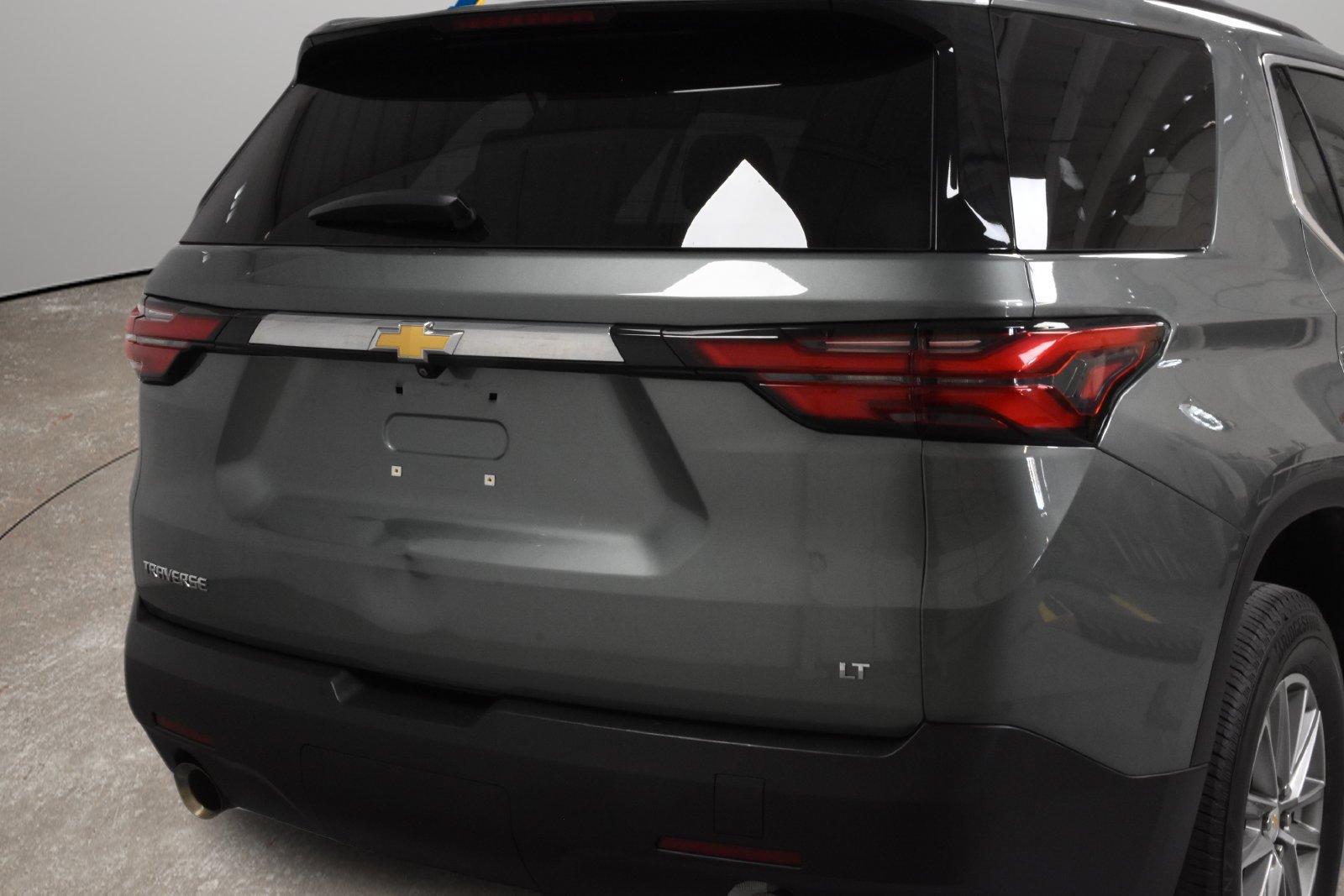 Used 2023 Chevrolet Traverse LT FWD image 3