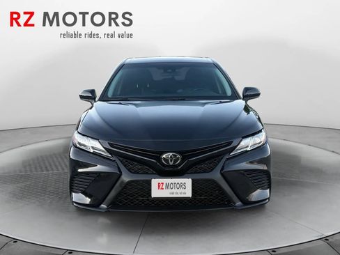Used 2019 Toyota Camry SE FWD image 8