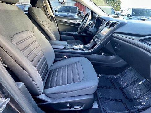 Used 2019 Ford Fusion SE image 16