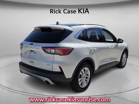 Used 2020 Ford Escape SE image 7