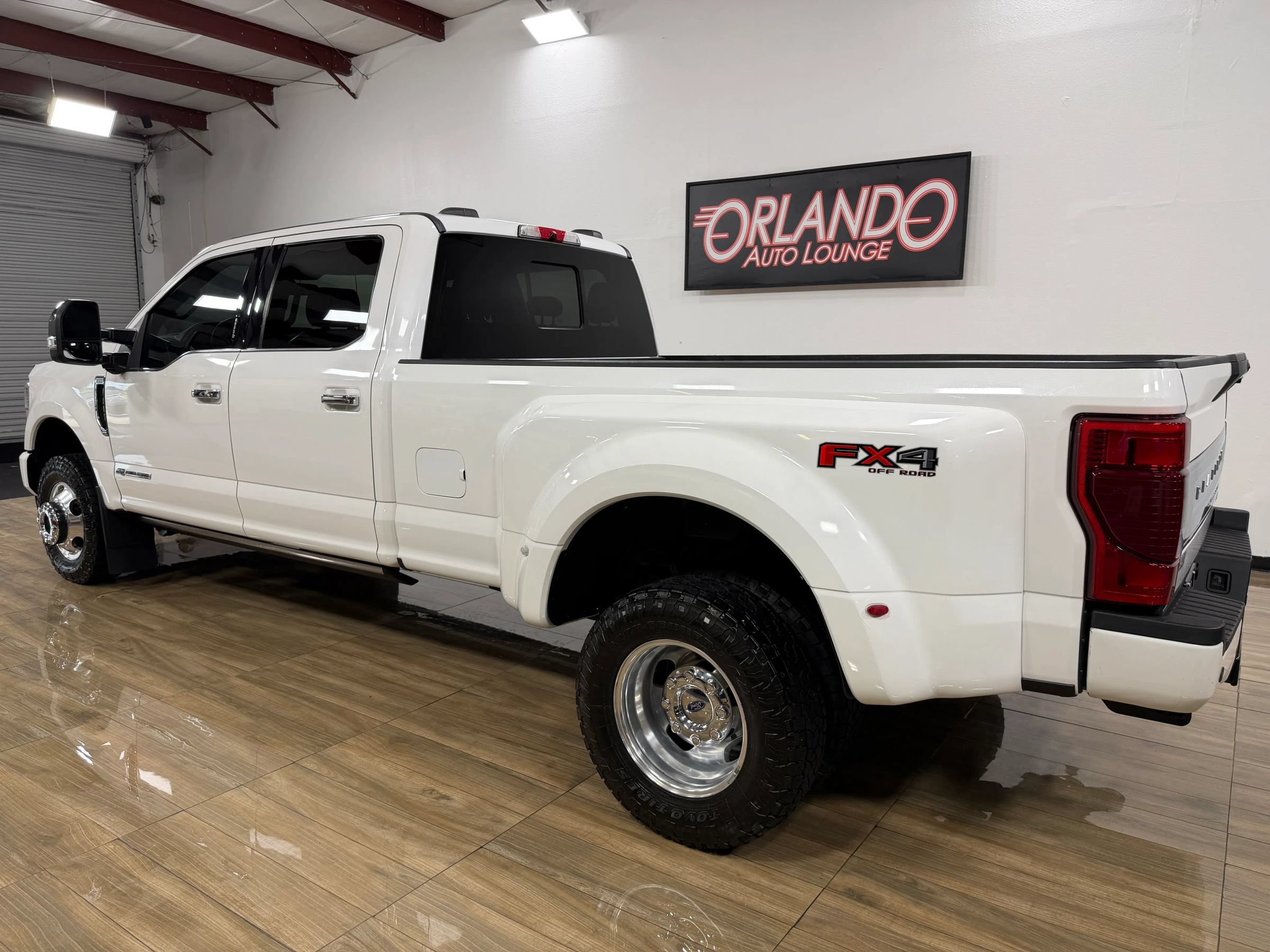Used 2022 Ford F350 Platinum w/ FX4 Off-Road Package AWD/4WD image 10