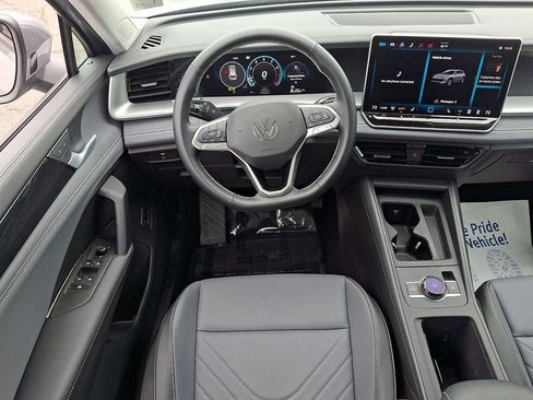 Used 2026 Volkswagen Tiguan SE w/ Panoramic Sunroof Package AWD/4WD image 11