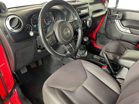 Used 2013 Jeep Wrangler Unlimited Sahara w/ Connectivity Group AWD/4WD image 3