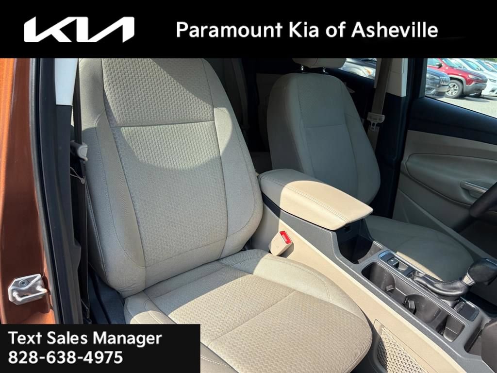 Used 2017 Ford Escape SE w/ Equipment Group 201A AWD/4WD image 18