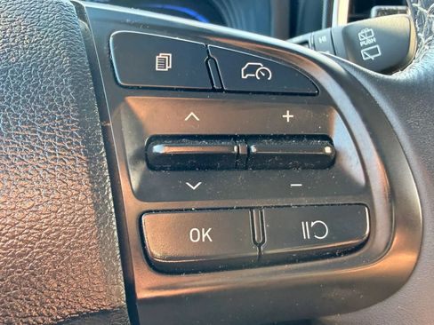 Used 2025 Hyundai Venue SEL FWD image 20