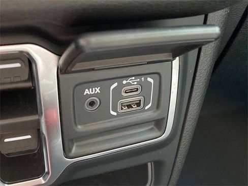 Used 2024 Jeep Wrangler Unlimited image 28