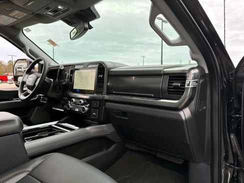 Used 2025 Ford F450 Lariat image 11