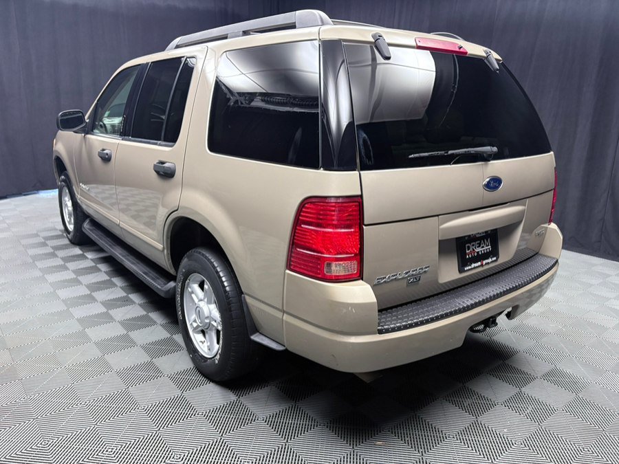 Used 2005 Ford Explorer 4WD XLT image 3
