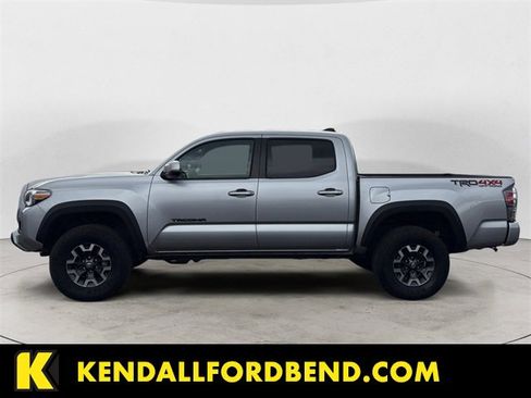 Used 2022 Toyota Tacoma TRD Off-Road w/ Technology Package image 2