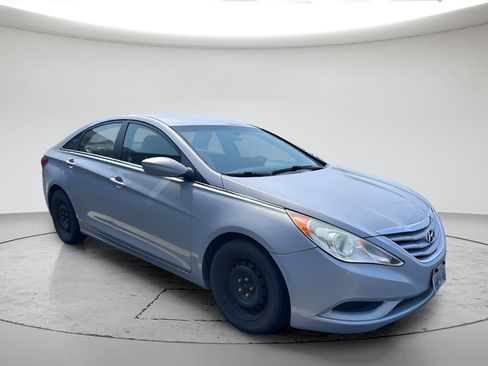 Used 2011 Hyundai Sonata GLS FWD image 2
