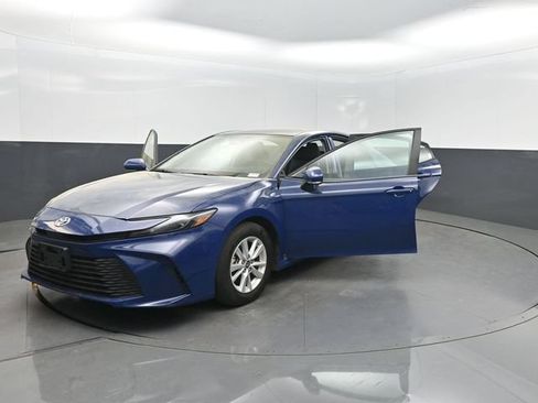 Used 2025 Toyota Camry LE FWD image 41
