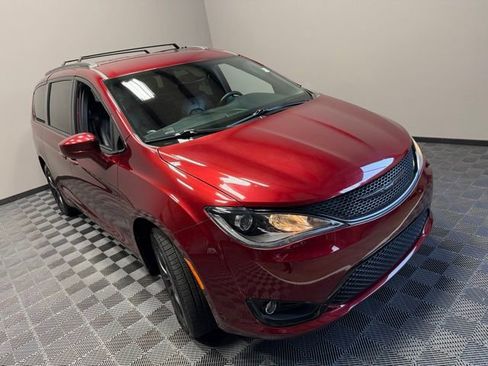 Used 2020 Chrysler Pacifica Touring-L AWD/4WD image 2