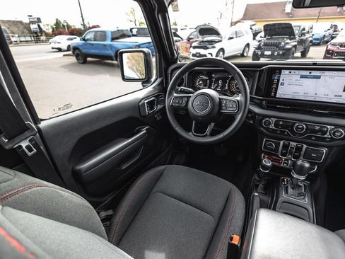 Used 2025 Jeep Wrangler Unlimited Rubicon AWD/4WD image 20