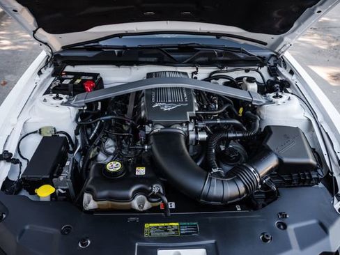 Used 2010 Ford Mustang GT Premium image 20