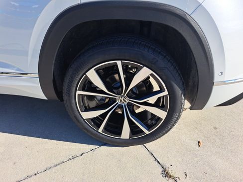 New 2026 Volkswagen Atlas Cross Sport SEL Premium R-Line image 5