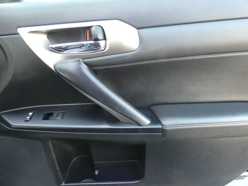 Used 2017 Lexus CT 200h image 33