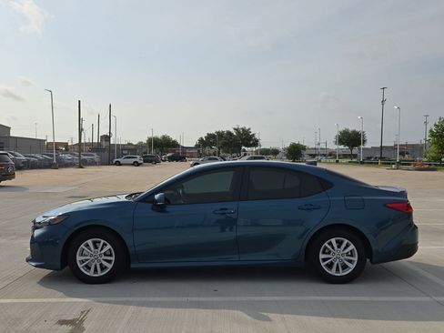 Used 2026 Toyota Camry LE w/ Convenience Package FWD image 7