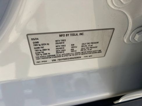 Used 2024 Tesla Model Y Long Range AWD/4WD image 10