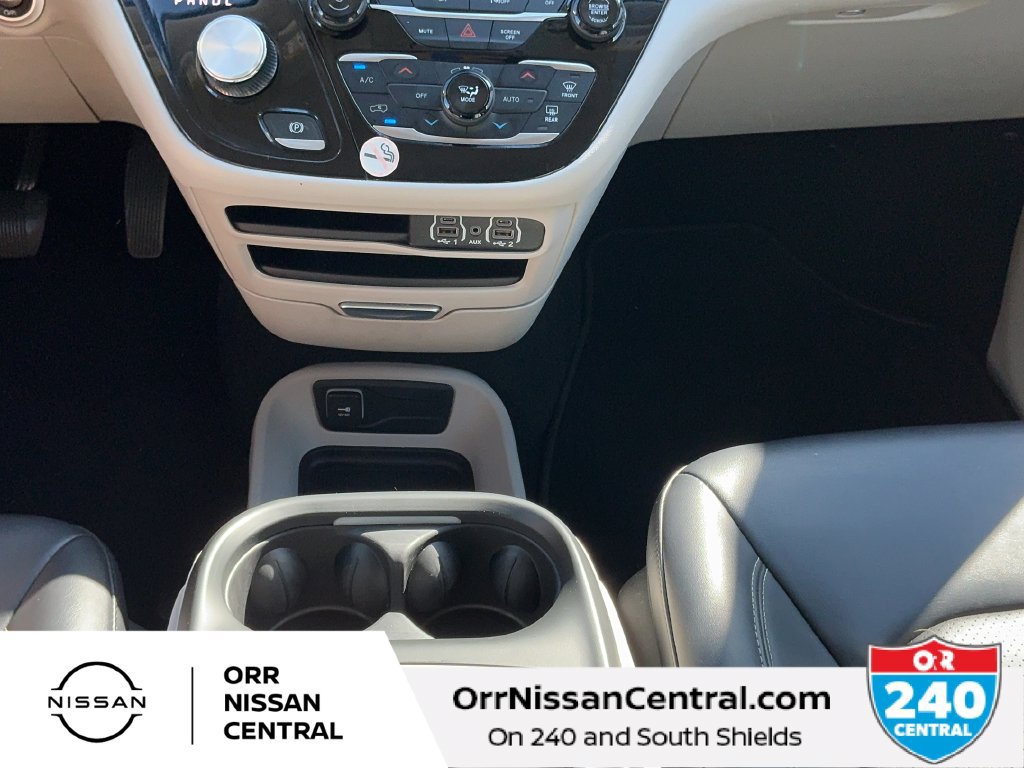 Used 2024 Chrysler Pacifica Touring-L FWD image 24