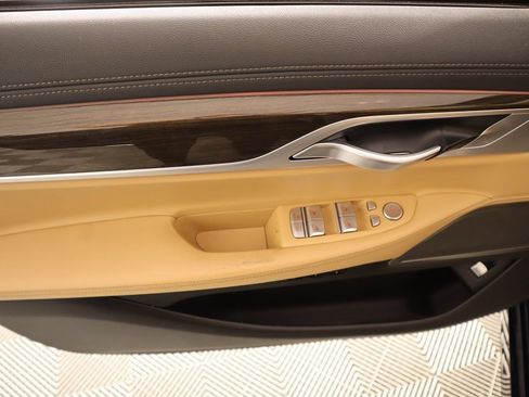 Used 2022 BMW 750i xDrive 750i xDrive image 18