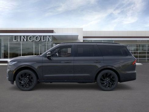 New 2025 Lincoln Navigator Reserve w/ Jet Appearance Package AWD/4WD image 3