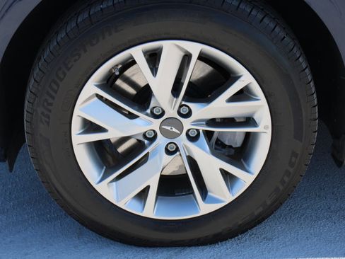 Used 2022 Genesis GV70 2.5T image 8