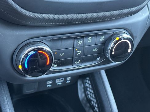 Used 2022 Chevrolet TrailBlazer LT FWD image 19