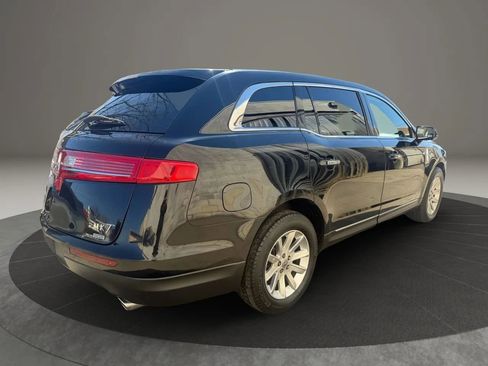 Used 2017 Lincoln MKT AWD image 5