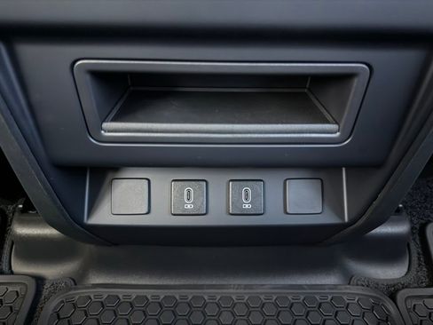 New 2026 Land Rover Defender 110 X-Dynamic SE image 26