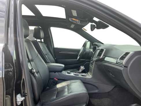 Used 2018 Jeep Grand Cherokee Overland AWD/4WD image 14
