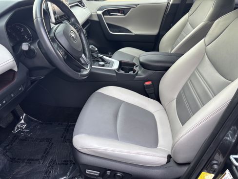 Used 2019 Toyota RAV4 Limited w/ Advanced Technology Package AWD/4WD image 13