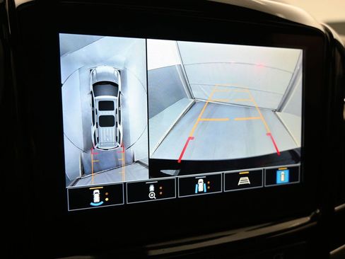 Used 2023 Chevrolet Traverse RS image 31