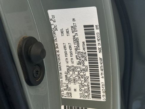 Used 2022 Toyota Tacoma TRD Sport w/ Technology Package image 27