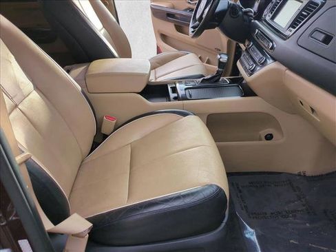 Used 2018 Kia Sedona SX image 22