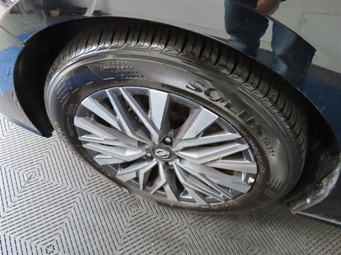 Used 2025 Nissan Altima 2.5 SV FWD image 6