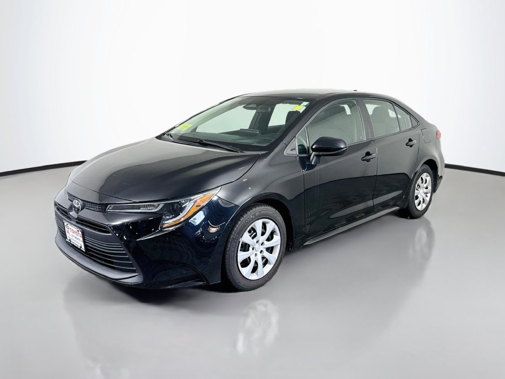 Used 2023 Toyota Corolla LE FWD image 2