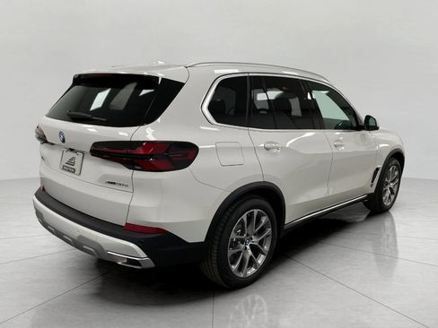 New 2026 BMW X5 xDrive50e image 3