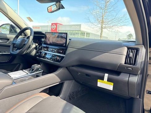 New 2026 Nissan Pathfinder Platinum FWD image 15