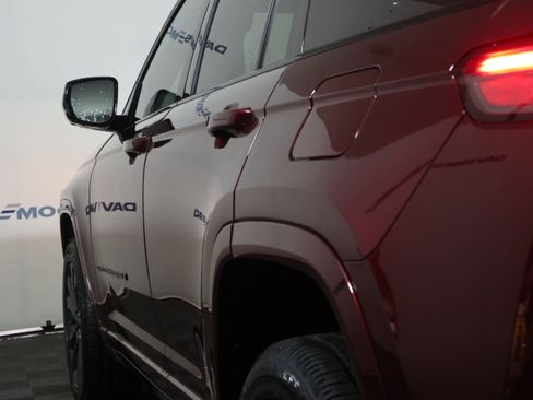 New 2026 Jeep Grand Cherokee Limited AWD/4WD image 10