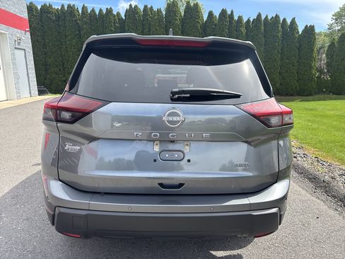 Used 2025 Nissan Rogue SV AWD/4WD image 4