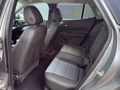 Used 2024 Chevrolet Trax LT w/ Sunroof Package FWD image 10
